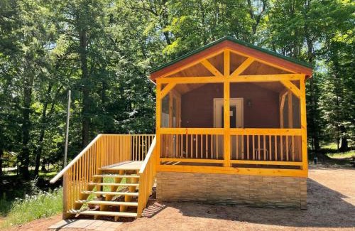 Sayner Apartment | Bear Cub Cabin is a cozy 1 bedroom and loft oasis