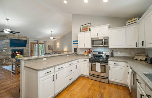 Forest Lakes House | Bear Hug Retreat! 3BD/3BA Tranquil Mt Home