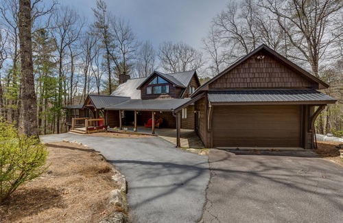 Highlands Cabin | Bear Necessities | Private Wooded Retreat with Hot Tub, Pool Table & Ping Pong Table