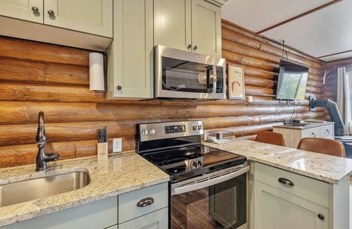 Coalville Cabin | Bear River Retreat | Pool | Hot Tub | Snowmobiling