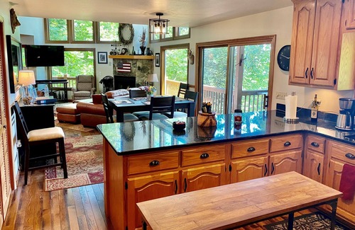Santeetlah House | Bear's Mountaintop Views by RedAwning