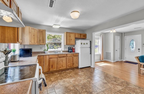 Knoxville House | Bearden Bungalow - 10 Min. to Downtown and West Knoxville