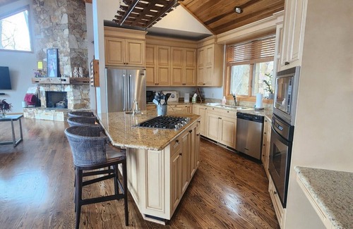 Mountain Air House | Bearfoot Retreat - Private Club Access