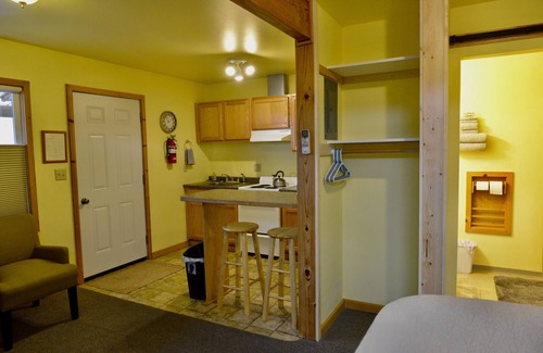 Kodiak Apartment | BEARS, BIRDS, AND WHALES. n Room 1 with a Car