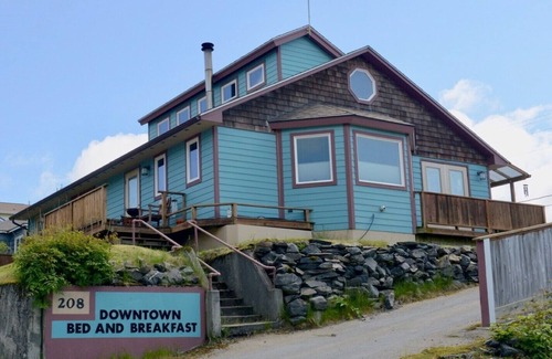 Kodiak Apartment | BEARS, BIRDS, AND WHALES. n Room 1 with a Car