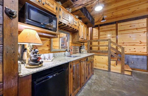 Broken Bow Cabin | Bears Eye View-5 Beds/5 Bath, Game Room, Hot Tub, 3 Floors