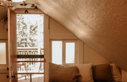 Drake Hotel | Bears Paw Duplex Cabin (#12) at The Woolly Bugger Inn