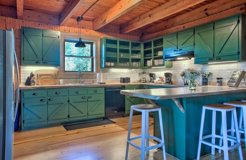 Fairview House | Bearwallow Lodge | Peaceful Retreat with Hot Tub and Outstanding Mountain Views