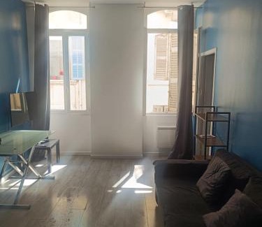 Noailles Apartment | Beau 2 pieces Vieux port de Marseille