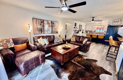Greers Ferry House | Beau Maison, Greers Ferry Gem, Extended Stays Welcome!