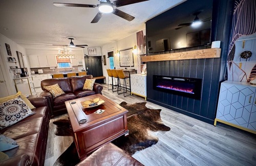 Greers Ferry House | Beau Maison, Greers Ferry Gem, Extended Stays Welcome!