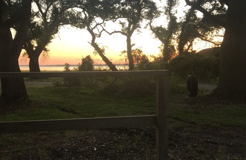 The Black Cat House | Beau Point: Dog-Friendly Waterfront w/dock "Where live oaks meet the sea…”