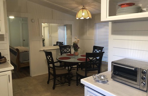 Burton House | Beaufort -Close to Parris Island and Historic Downtown, New Renovation, Sleeps 8