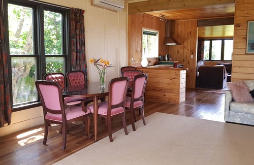 Paraparaumu Beach House | Beaut Beach House - across road from the beach!!!