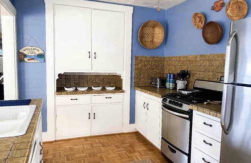 Manitou Beach Cottage | BEAUTIFUL LAKEFRONT COTTAGE! ☀️🧡 KAYAKS! CLEAR SANDY BOTTOM