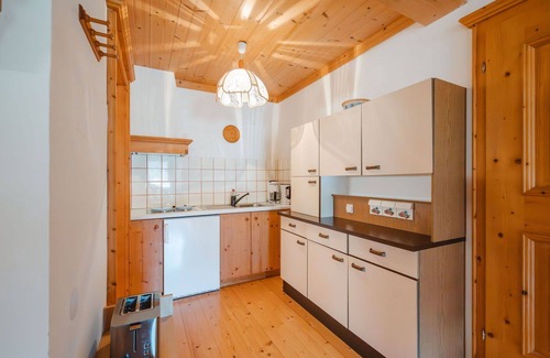 Sankt Martin bei Lofer Villa | Beautiful apartment in villa for 2 guests with TV, balcony and pets allowed