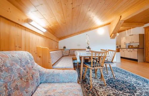 Sankt Martin bei Lofer Villa | Beautiful apartment in villa for 2 guests with TV, balcony and pets allowed