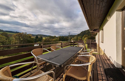 Starkov House | Beautiful private villa with WIFI, pool, TV, patio, pets allowed, panoramic view and parking