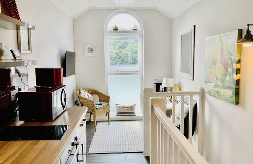 Truro Cottage | Beautiful 1-Bed Riversi Cottage Located in Malpas