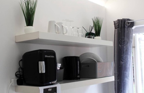 Hillingdon Apartment | Beautiful 1-bed Studio in Uxbridge, London