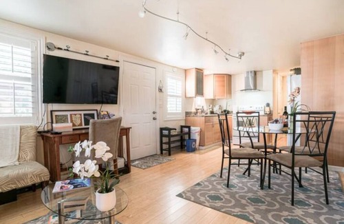 Downtown Apartment | Beautiful 1 Bedroom Apartment minutes to SFO in Victorian Home (Can sleep 4)