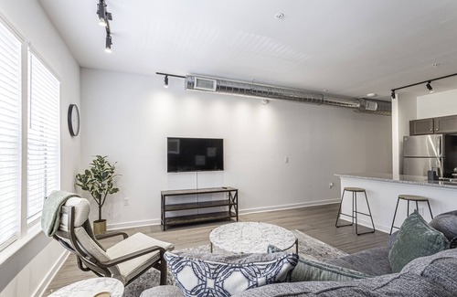 Midtown Apartment | Beautiful 1BR in Midtown and the Medical District