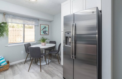 Hilton Head Island Condo | Beautiful 1st fl/no stairs ! Steps to beach and pool-all beach supplies included