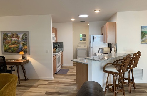 Duval House | Beautiful 2/2 Villa w/4 Seater Gas Golf Cart, BBQ Grill, and WiFi!