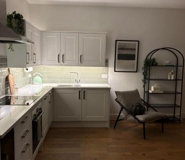 Worthing Apartment | Beautiful 2 Bed Apartment on the Beach