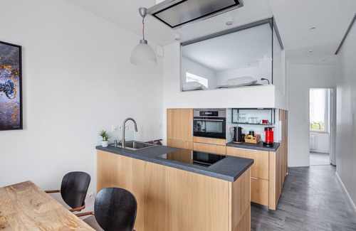 Dinard Apartment | Beautiful 2 bedroom center of Dinard, shops and beaches on foot