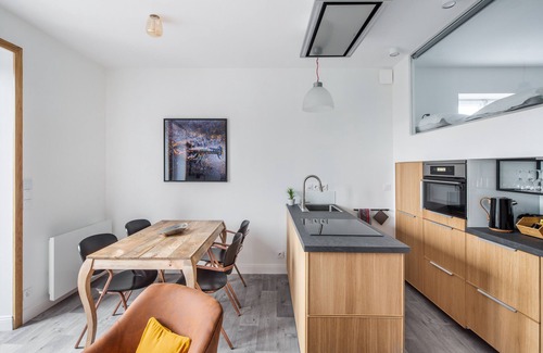 Dinard Apartment | Beautiful 2 bedroom center of Dinard, shops and beaches on foot