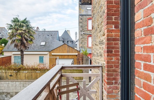 Dinard Apartment | Beautiful 2 bedroom center of Dinard, shops and beaches on foot