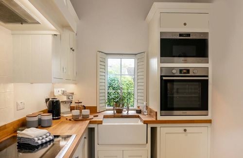Churchill House | Beautiful 2 Bedroom Cottage in the Cotswolds