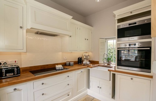 Churchill House | Beautiful 2 Bedroom Cottage in the Cotswolds