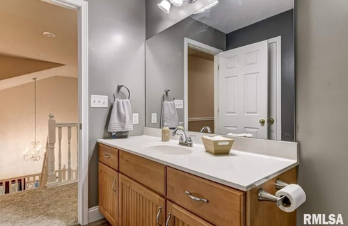 Springfield Condo | Beautiful 2 Bedroom, 2 Bath with Office Space on Springfield's west end