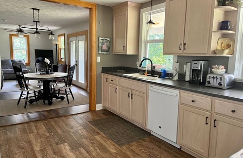 Henry House | Beautiful 2 BR 1 BA Cabin in Blue Ridge Mountains