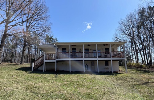 Henry House | Beautiful 2 BR 1 BA Cabin in Blue Ridge Mountains