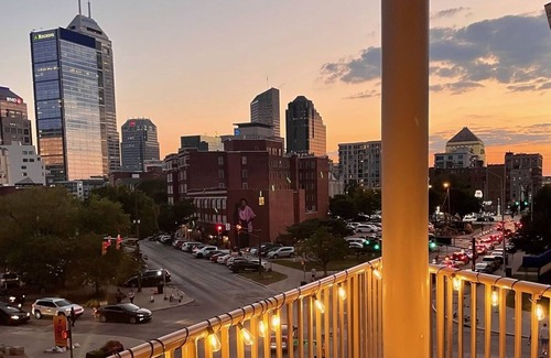 Chatham-Arch Apartment | Beautiful 2BR city view loft