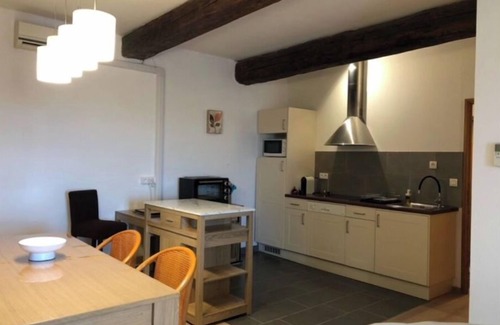 Pouzolles Apartment | Beautiful 2nd floor apartment with swimming pool in the heart of the vineyards near Pézenas