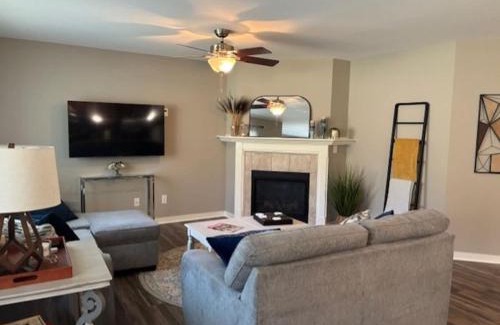 Loves Park House | Beautiful 3 bed 2 bath condo