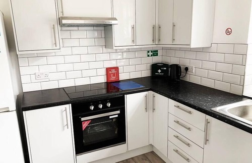 Streatham House | Beautiful 3 bed apartment free parking near trains