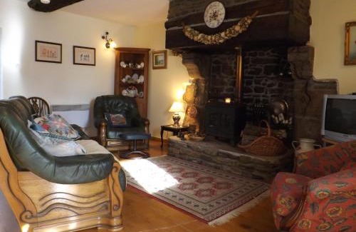 Saint-Simeon House | Beautiful 3-Bed Cottage in Passais-Villages