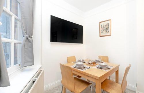 St. Johns Wood Apartment | Beautiful 3 Bedroom Flat In Scott Ellis Gardens