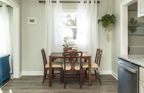 Elkton House | Beautiful 3 bedroom home with mountains views