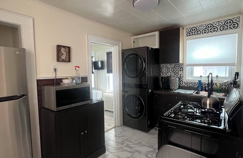 Historic Downtown House | Beautiful 3 Bedroom Apt Home, Jersey City