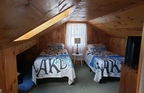 The Bays House | Beautiful 3 Bedroom Waterfront Home on New Hampshire's Lake Ossipee's Broad Bay