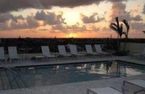 Pineapple Grove Arts District Condo | Beautiful 3 Br. Condo (230336) by Houzlet