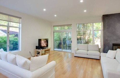 Tri-West House | Beautiful 3 Br. Townhome (448099) by Houzlet