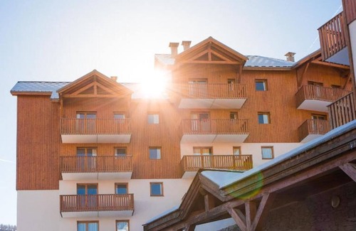 Puy-Saint-Vincent Apartment | Beautiful 3-Room Apartment with Balcony, Ski Locker and Parking