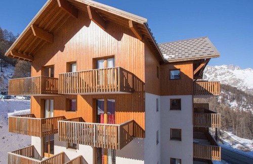 Puy-Saint-Vincent Apartment | Beautiful 3-Room Apartment with Balcony, Ski Locker and Parking
